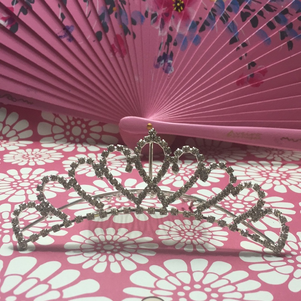 ✨BRAND NEW✨ Heart Tiara